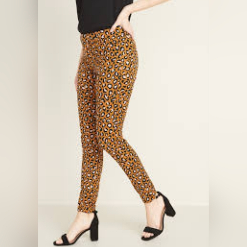 Old Navy Tall Pixie Pant Leopard Print size 12